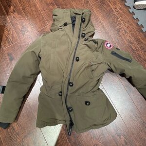 Canada Goose Women’s parka size Large